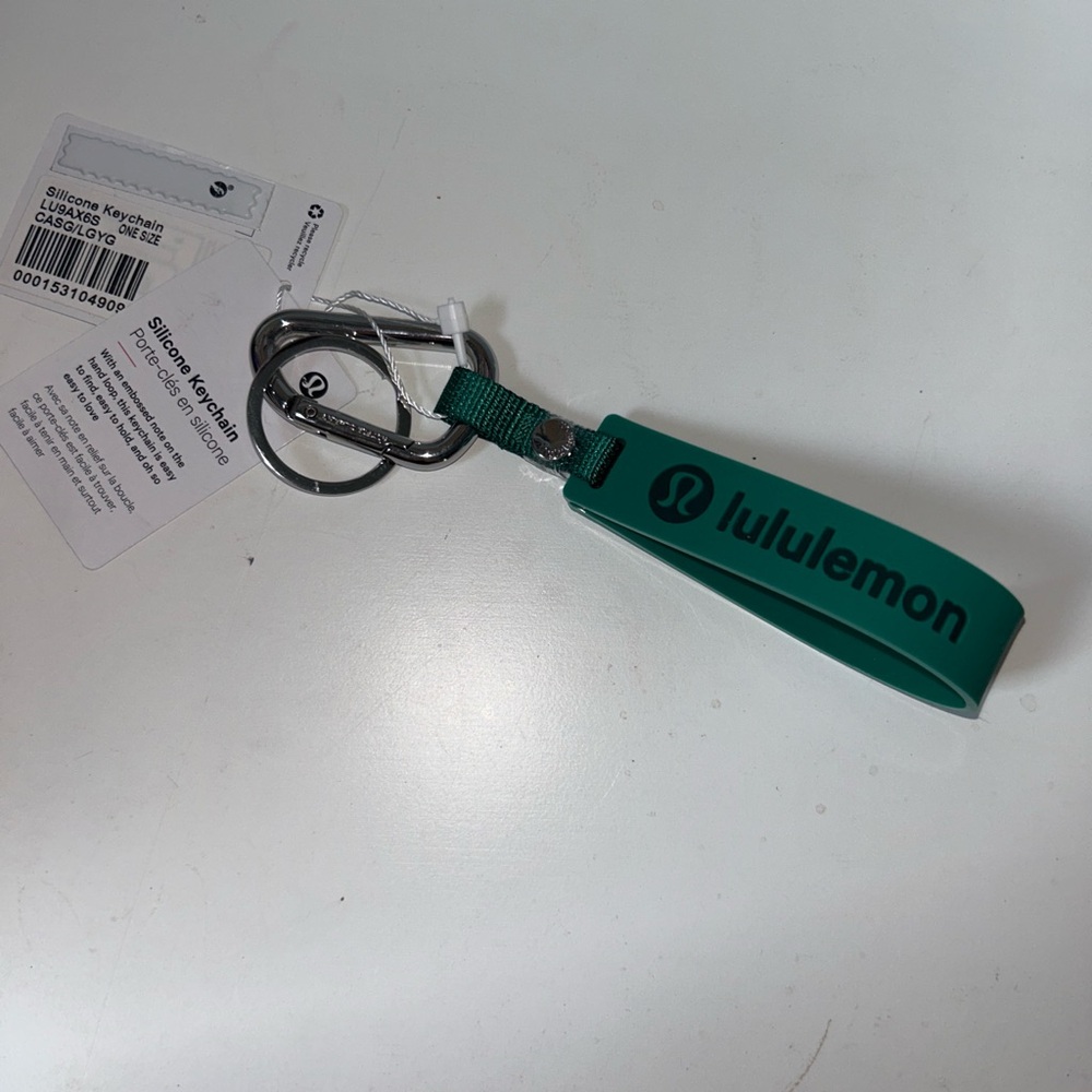 lululemon athletica Cascadia Green/ Legacy Green Silicone Keychain 💚
NWT!